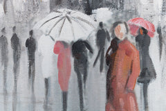 A festmény közeli nézetén jól látható a textúra és a kompozíció, amely egy esős városi utcát és sétáló embereket mutat be, Papilora.