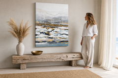 Festett kép falra TERMÉSZET 60x90 cm – kézzel festett kép elegáns enteriőrben (Modern coastal) | fal mockup | prémium vászon | Papilora.sk