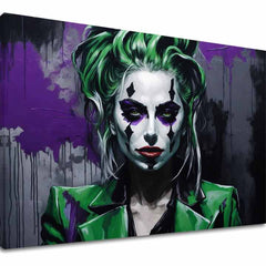 A vászonkép egy női Joker portréját ábrázolja élénkzöld hajjal és sminkkel, lila és fekete háttérrel, Papilora.