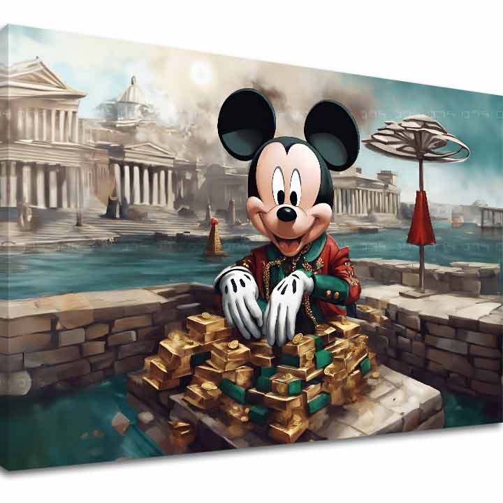 Mickey egér látható egy aranyrudakkal teli halom mögött, egy ősi város vízi környezetében, piros és zöld ruhában, Papilora.