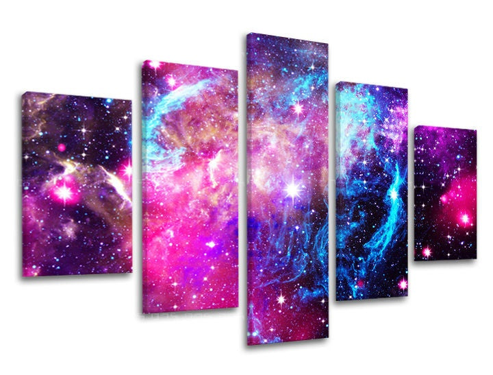 Pop art vászonkép motívummal: galaxis, csillagok, világűr fehér-lila árnyalatokban, éteri hangulat, álmok, többrészes kivitel, alkalmas a nappali számára – fő