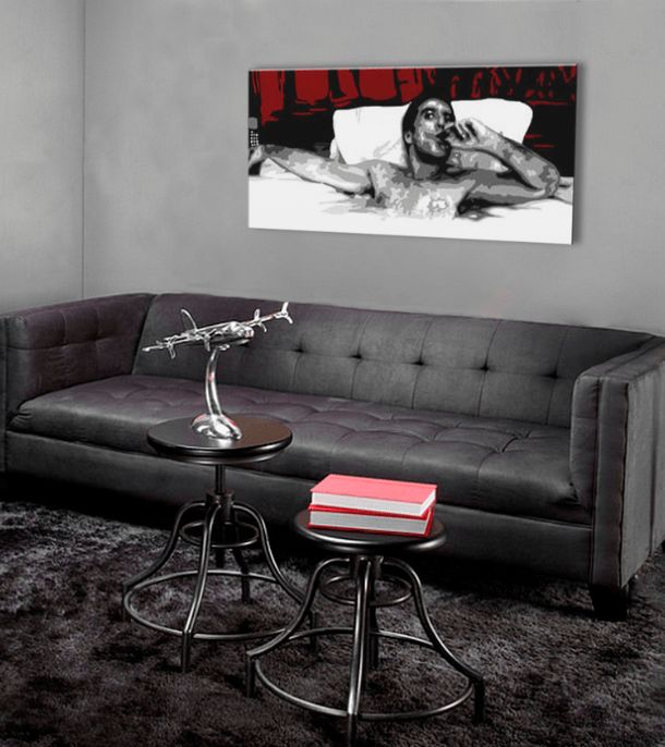 Pop art vászonkép motívummal: Tony Montana s cigarou v bazéne fehér-piros árnyalatokban, magány | Legnagyobb mafiáni na vásznon Scarface - Tony Montana s cigarou v bazéne – termék