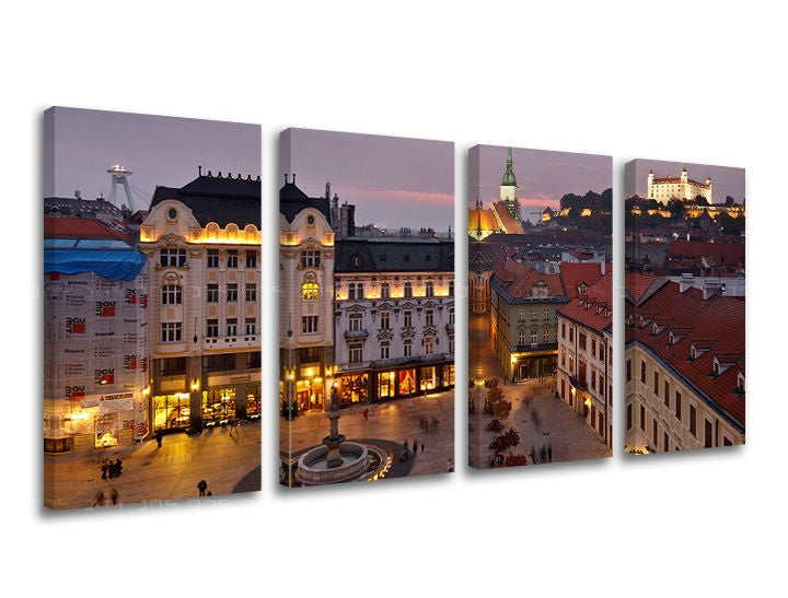 Klasszikus vászonkép motívummal: SZLOVÁKIA, városi panoráma, vár, torony, építészet lila-rózsaszín árnyalatokban, nyugodt hangulat, többrészes kivitel – fő