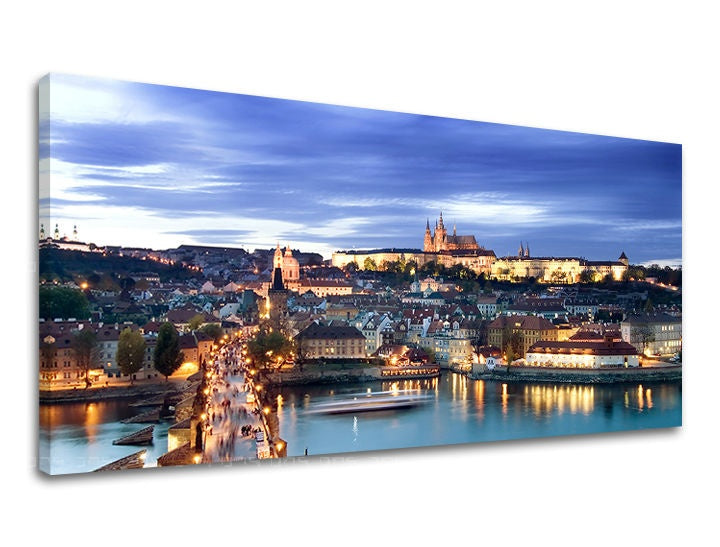 Ipari vászonkép motívummal: PANORÁMA PRAHA, építészet, gyermek motívum, térkép, városi motívum kék-sárga árnyalatokban, alkalmas a dolgozószoba számára – fő