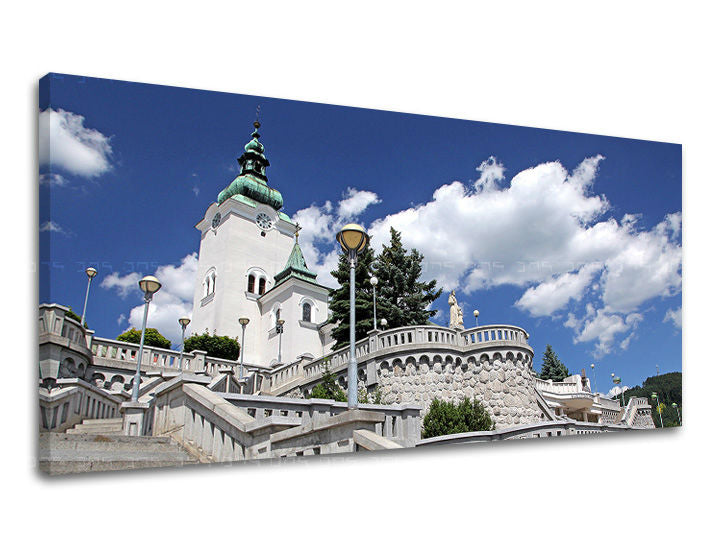 Klasszikus vászonkép motívummal: PANORÁMA SZLOVÁKIA, templom, égbolt, vallási motívum, szlovák motívum fehér-kék árnyalatokban, alkalmas a előszoba számára – fő