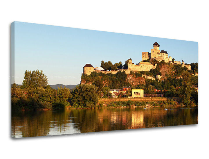 Klasszikus vászonkép motívummal: PANORÁMA SZLOVÁKIA, vár, folyó, fák, építészet kék-zöld árnyalatokban, nyugodt hangulat, alkalmas a dolgozószoba számára – fő