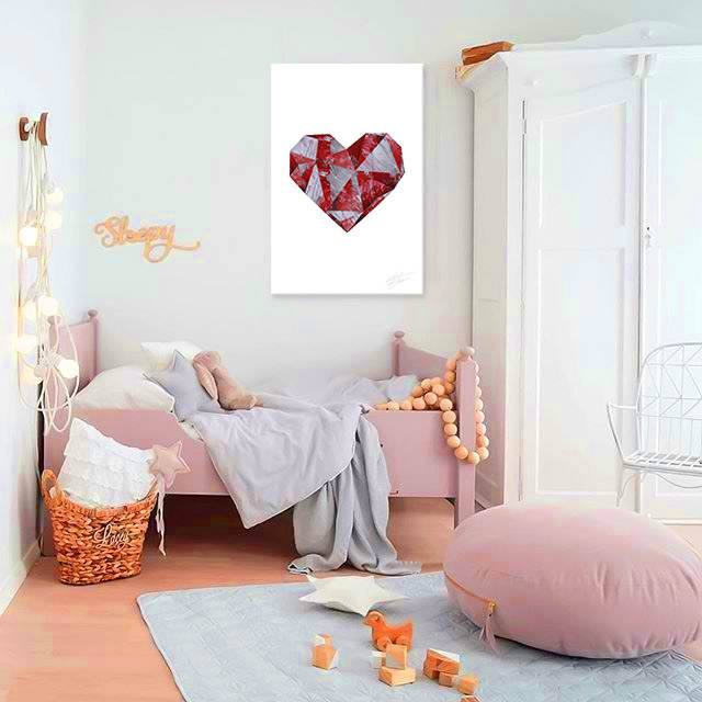 Ipari vászonkép motívummal: Love under Construction, szív, gyermek motívum fehér-piros árnyalatokban felakasztva az enteriőrben gyerekszoba számára – enteriőr