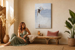 Festett falikép NŐ ÉS TENGER 60x90 cm – kézzel festett kép elegáns enteriőrben (Bohemian warm) | wall mockup | prémium vászon | Papilora.sk