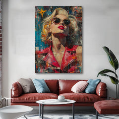 Modern vászonkép motívummal: Marilyn Monroe - Ikona v žiari svetiel piros-kék árnyalatokban, dicsőség és ikonográfia | Kép Marilyn Monroe - Ikona v žiari svetiel – termék