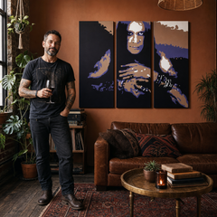 Kézzel festett POP Art festmény Ozzy Osbourne 3 darab Ozz – kép modern férfi belső térben, lifestyle vizualizáció. Domináns színek: fekete, lila, barna, fehér, kék.