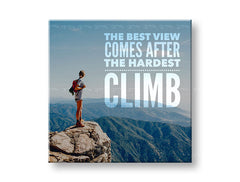 Modern vászonkép motívummal: The best view comes, égbolt, táj, motivációs idézet fehér-kék árnyalatokban, bátorító hangulat, alkalmas a iroda számára – fő