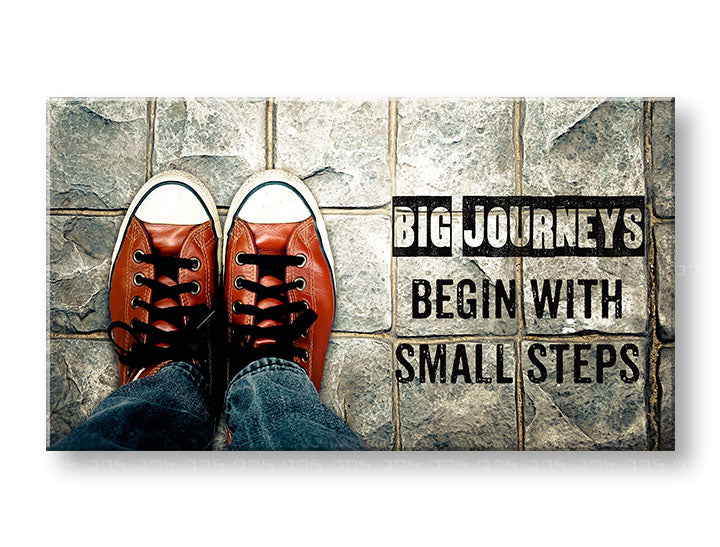 Modern vászonkép motívummal: Big journeys begin, motivációs idézet, sport motívum fehér-szürke árnyalatokban, alkalmas a iroda számára | Motivációs fali kép Big journeys begin – fő