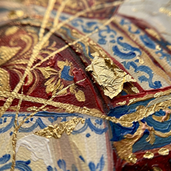 Makró részlet a kézzel festett impasto ecsetvonásokról és a vászon textúrájáról, Papilora Crafted for Home.