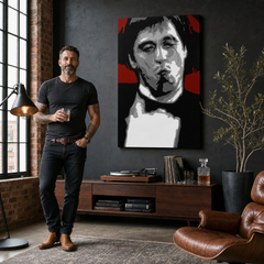 Kézzel festett POP ART festmény AL PACINO 70x100 cm 70x100 cm – kép modern férfi belső térben, lifestyle vizualizáció. Domináns színek: červená, čierna, sivá, biela.