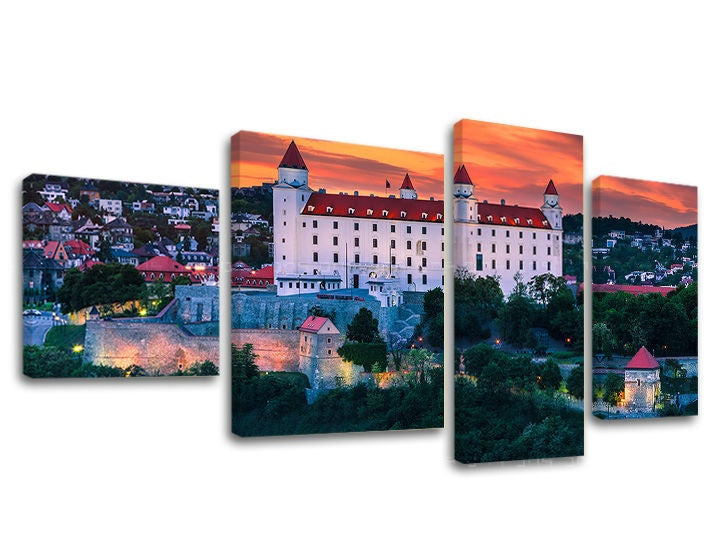 Klasszikus vászonkép motívummal: SZLOVÁKIA, vár, naplemente, fák, táj fehér-kék árnyalatokban, nyugodt hangulat, többrészes kivitel – fő