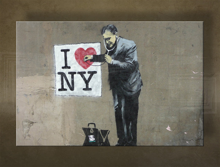Klasszikus vászonkép motívummal: Street ART – Banksy, férfi öltönyben, táj, tenger és tengerpart lila-kék árnyalatokban, városi élet, többrészes kivitel – fő