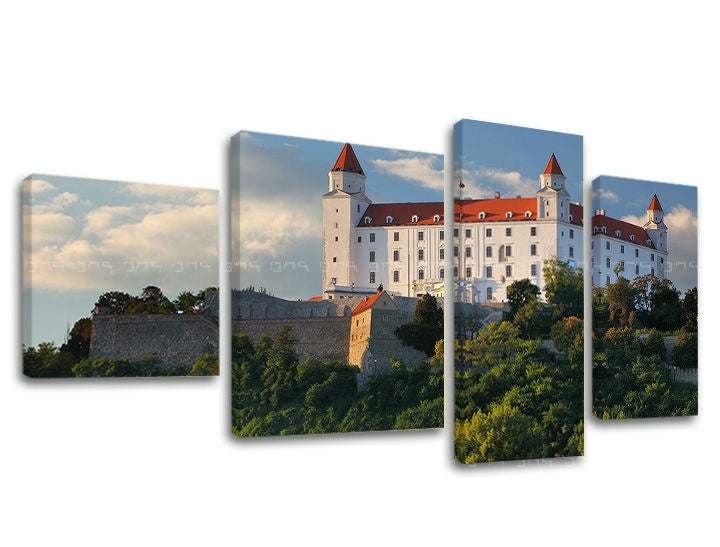 Pop art vászonkép motívummal: SZLOVÁKIA, vár, fák, építészet, gyermek motívum fehér-kék árnyalatokban, nyugodt hangulat, többrészes kivitel – fő