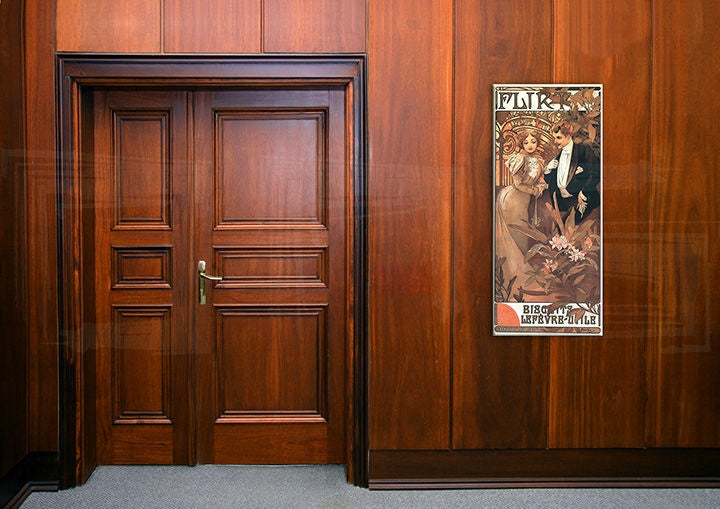 Vintage kép motívummal: FLIRT – Alfons Mucha, virágok, természet bézs-barna árnyalatokban | Vászonkép FLIRT – Alfons Mucha, romantika és elegancia – előnézet