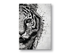 Modern vászonkép motívummal: TIGER 001, tigris, táj fehér-szürke árnyalatokban, intenzív hangulat, természet és erő, alkalmas a dolgozószoba számára – fő